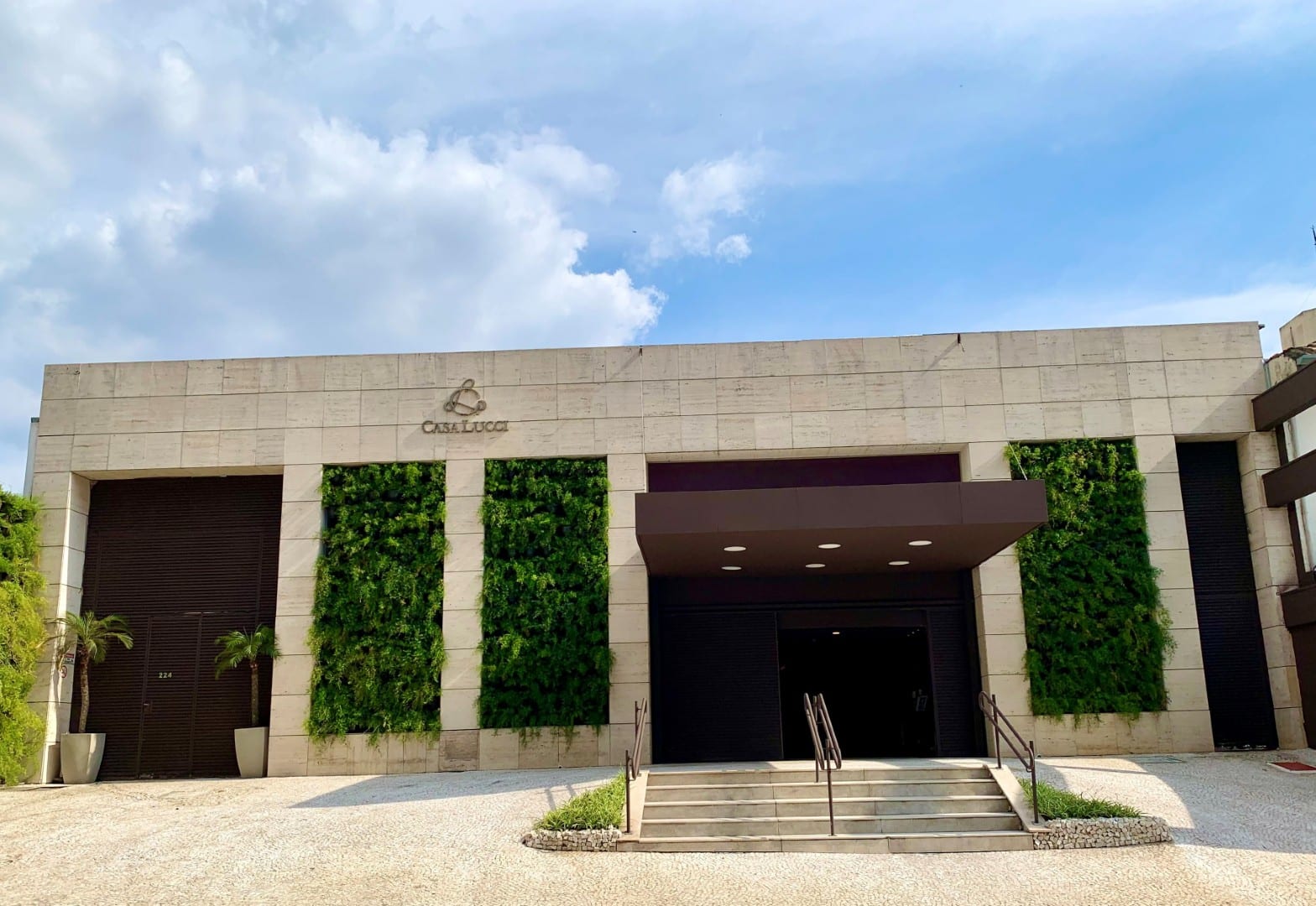 Fachada de casa de eventos
